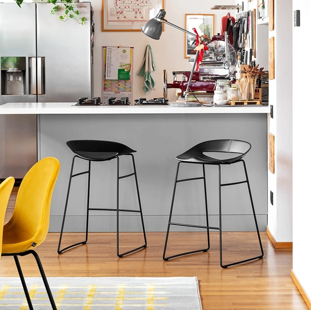 Sgabello Cosmopolitan in polipropilene di Connubia