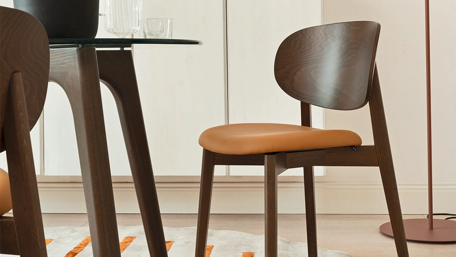 Sedia in legno dal design classico Eide di Connubia