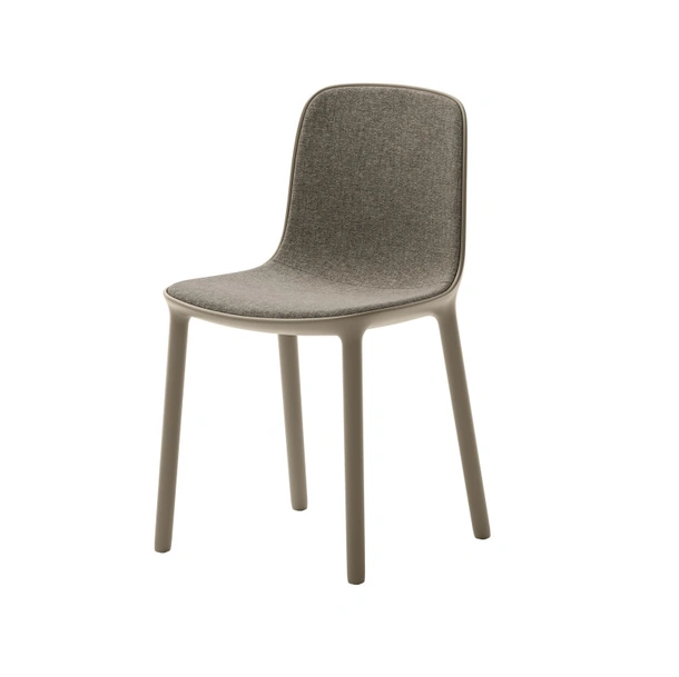 Sedia Hug con scocca in tessuto e struttura in polipropilene di Veneta Cucine