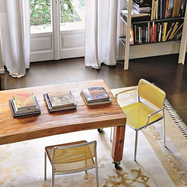 Sedia impilabile Audrey in polipropilene con gambe in alluminio di Kartell