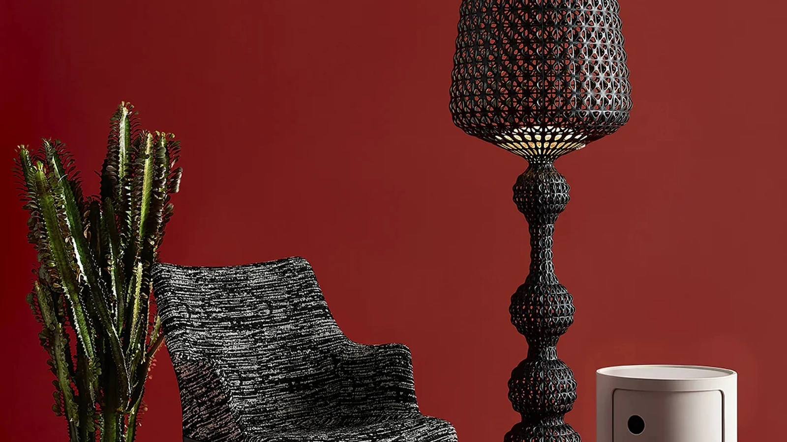 Sedia Eleganza Nia in plastica rivestita in tessuto con braccioli di Kartell