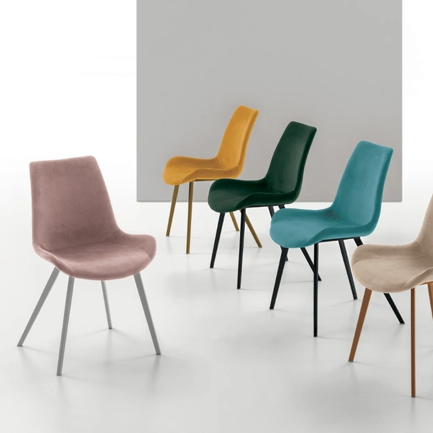 Sedia Malaga con struttura in metallo verniciato e seduta in morbida microfibra effetto velluto di Target Point