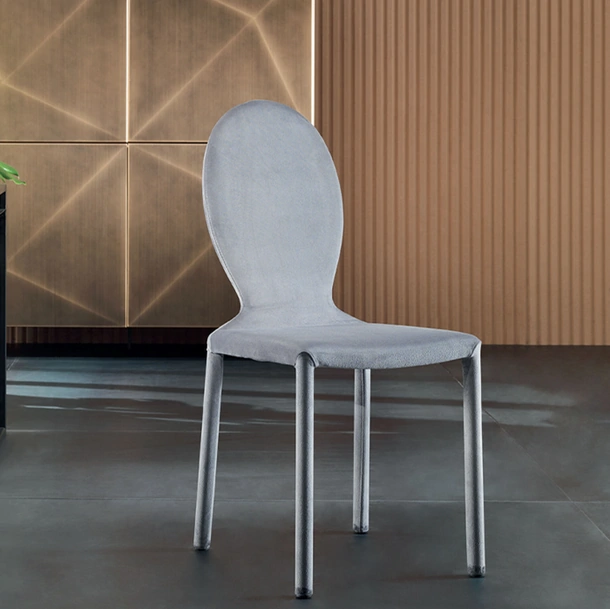 Sedia di design rivestita in tessuto Anna di Riflessi