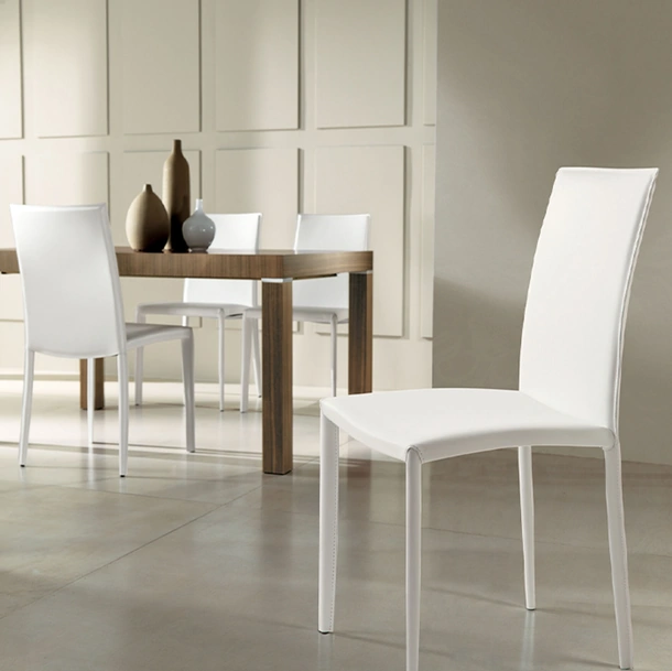 Sedia Sara rivestita in cuoio di Riflessi