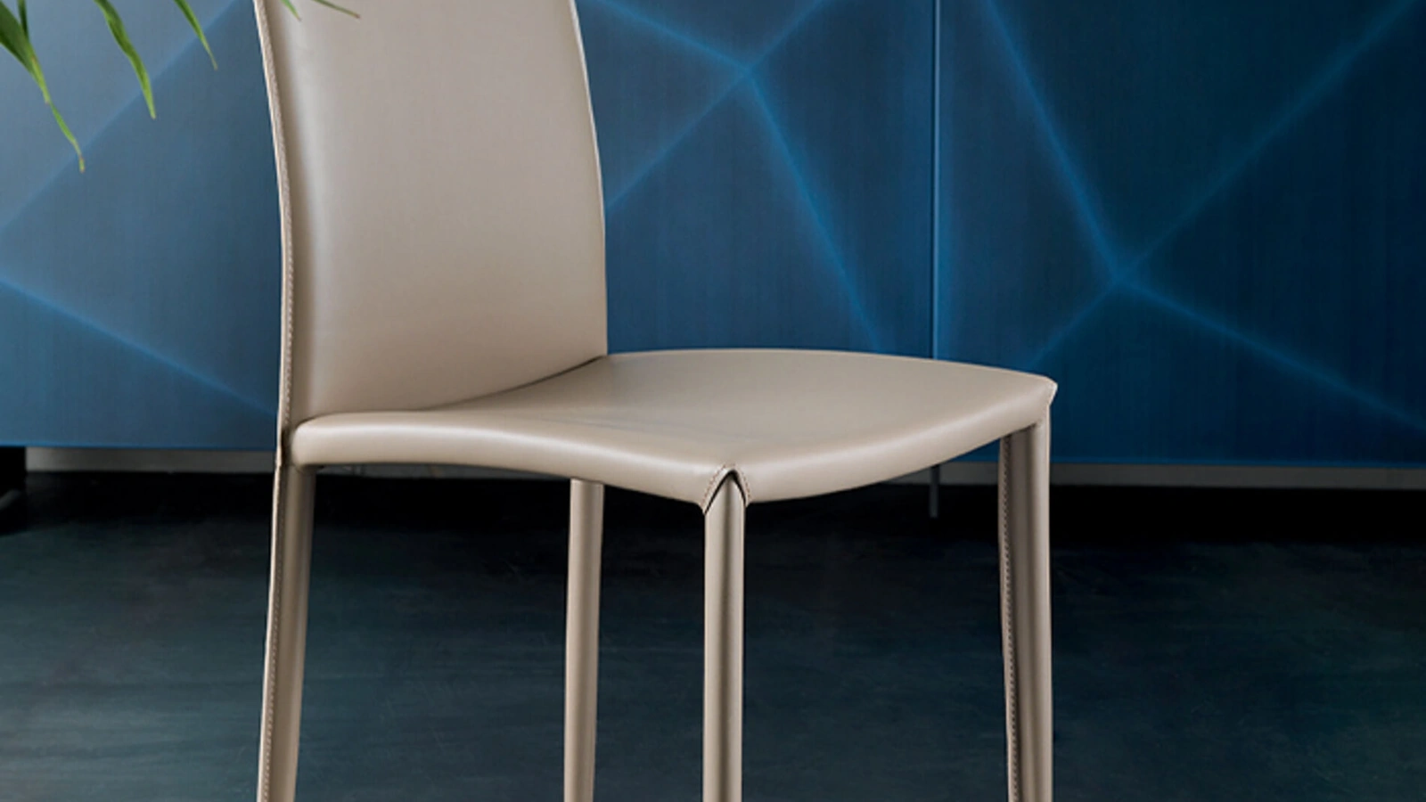 Sedia Sara rivestita in cuoio di Riflessi