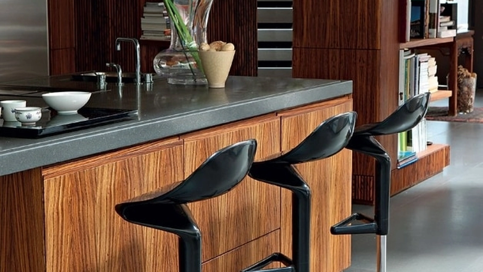 Sgabello Spoon Stool in polipropilene Nero di Kartell