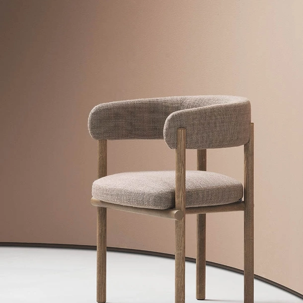 Sedia Stiks in tessuto e legno di Alf Da Frè