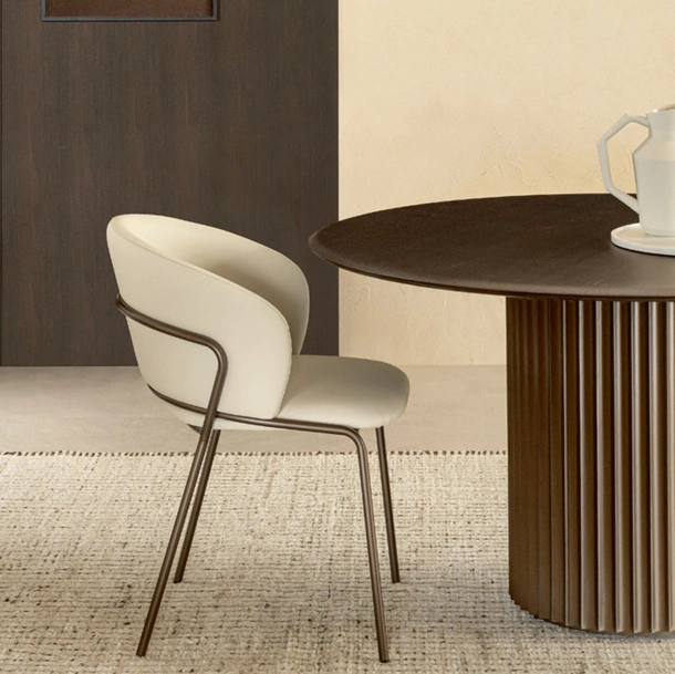 Sedia in pelle Vela di Riflessi