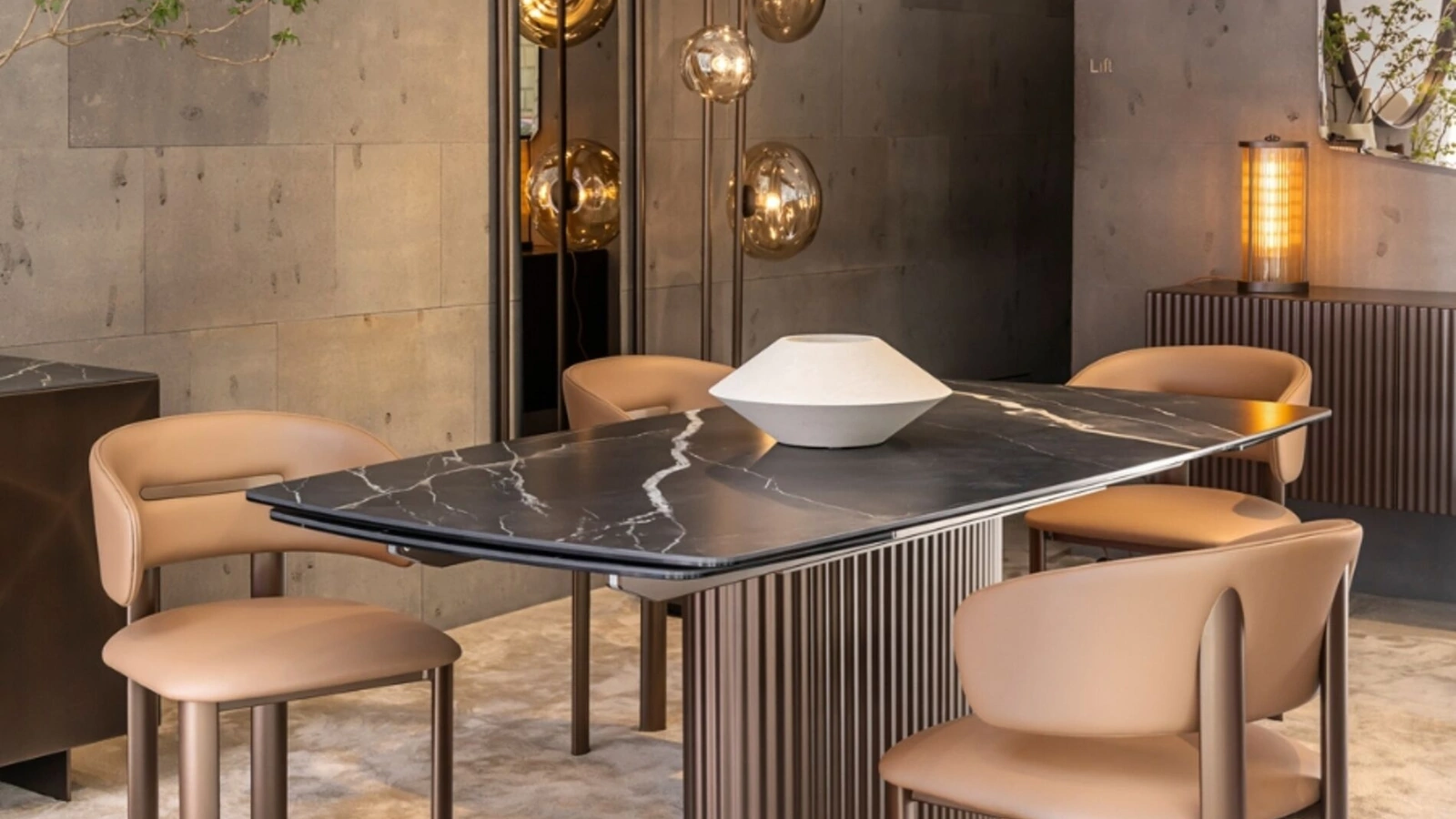 Sedia di design in pelle Velvet di Riflessi