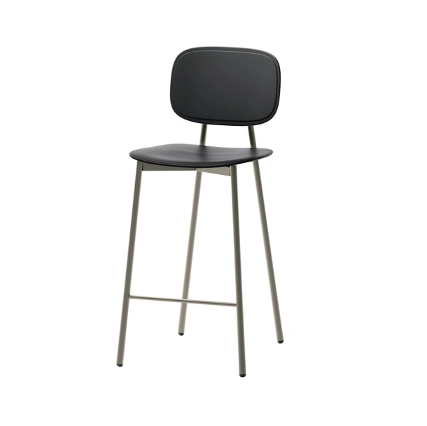 Sgabello Young in polipropilene e struttura in metallo di Veneta Cucine