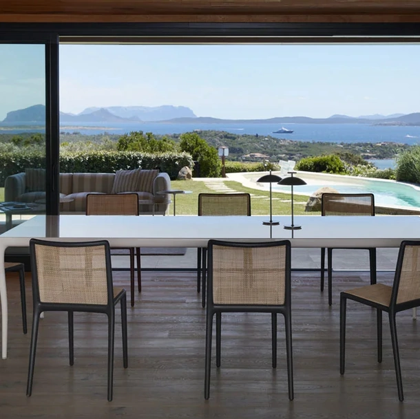 Tavolo Albert in gres porcellanato lucido di Kartell