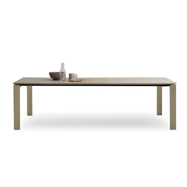 Tavolo Vogue di Devina Nais