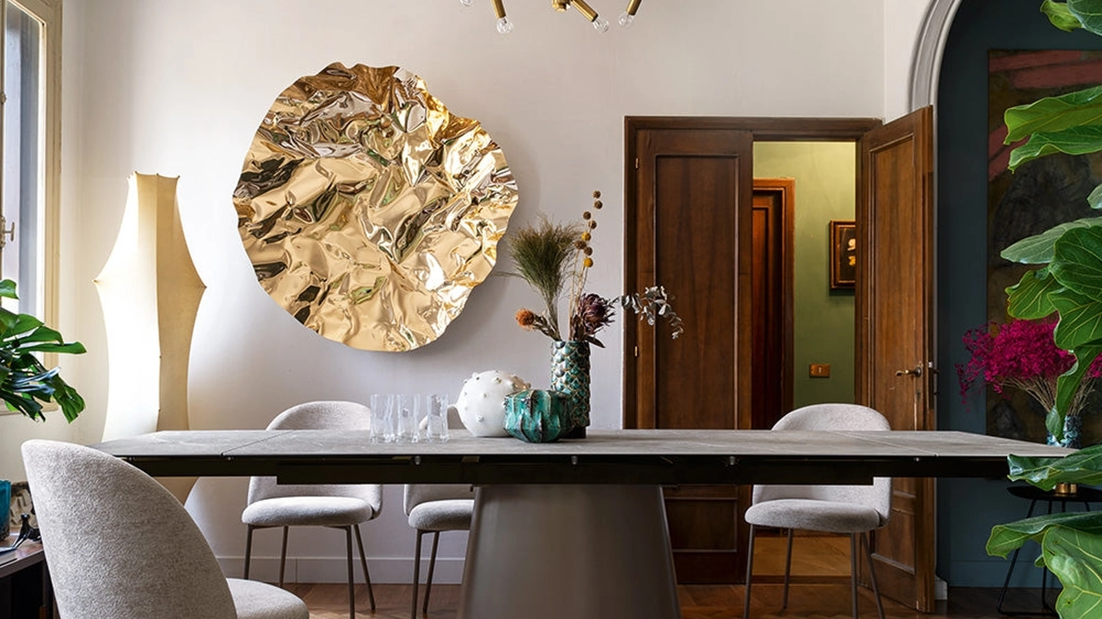 Tavolo Ellisse con top in ceramica e base monolitica in lamiera di Connubia