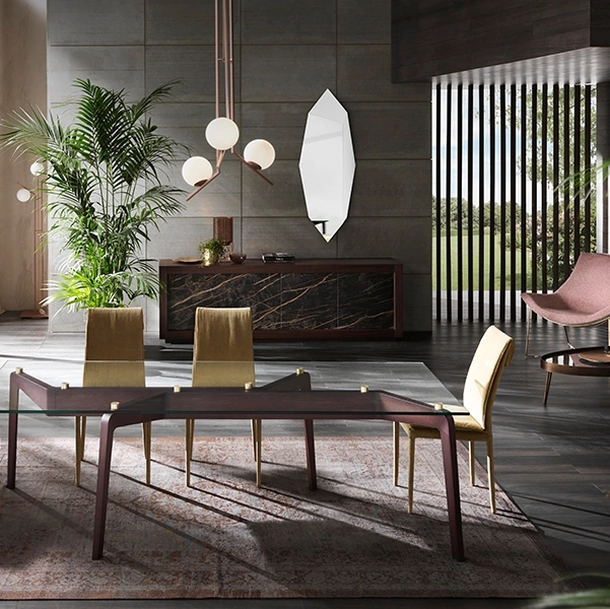 Tavolo Glide in vetro extrachiaro e base in massello di Frassino di Riflessi