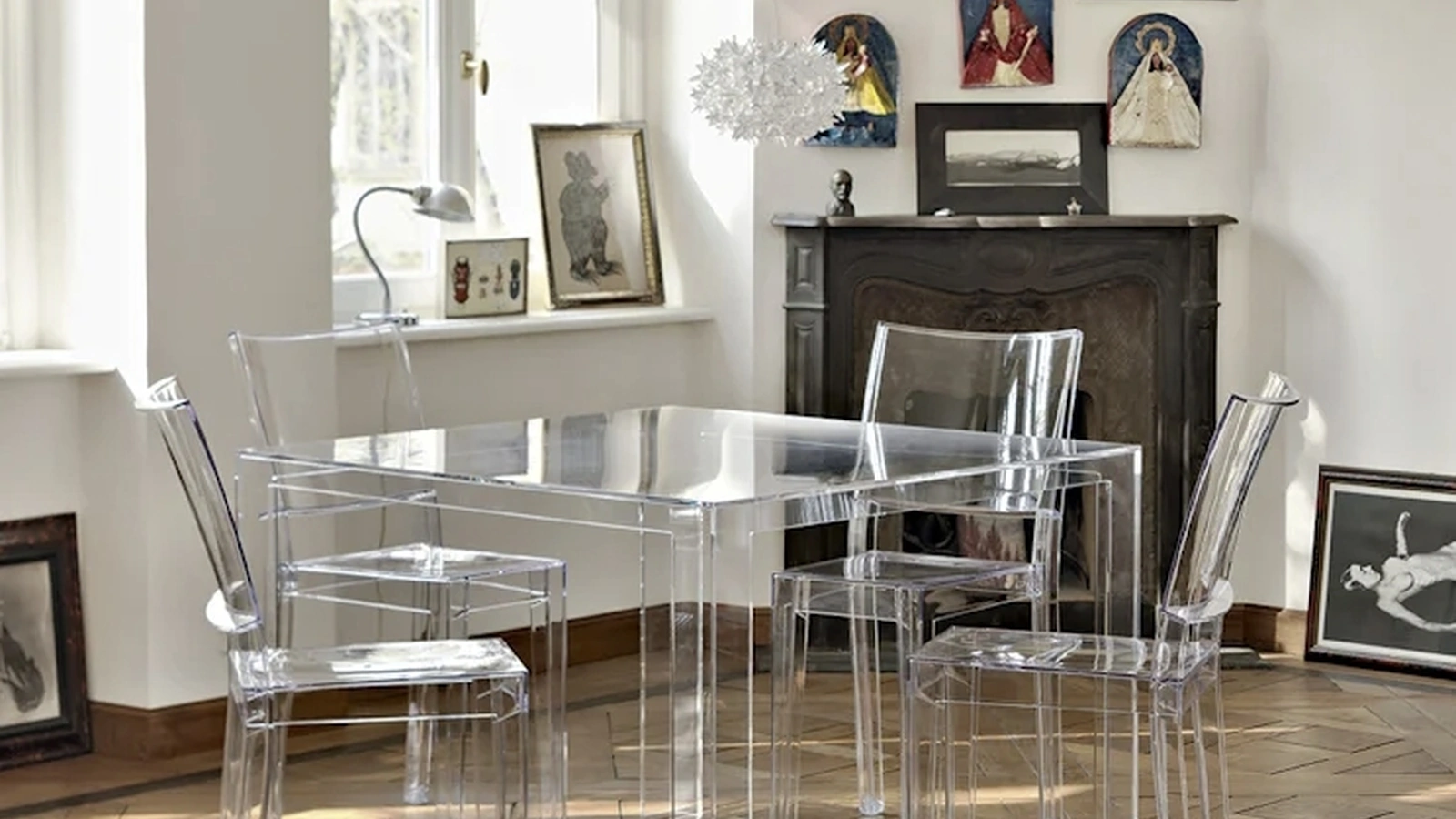 Tavolo Invisible in plexiglas trasparente di Kartell