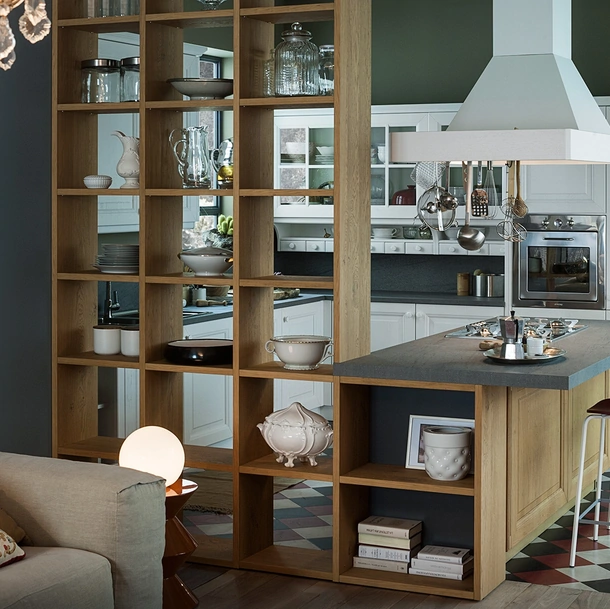 Cucina Classica con penisola Pavese 06 in Frassino laccato Bianco e Rovere naturale  di Veneta Cucine