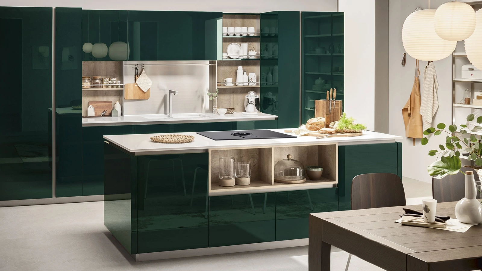 Cucina Moderna con isola Lounge 13 in laccato lucido Verde Alpi di Veneta Cucine