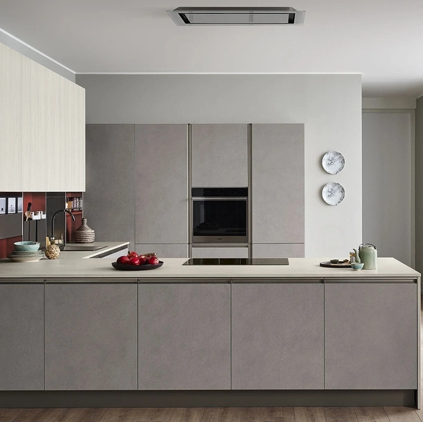 Cucina Moderna Start-Time Presa 08 con penisola in finitura Graffiato scuro e Play Rovere chiaro di Veneta Cucine