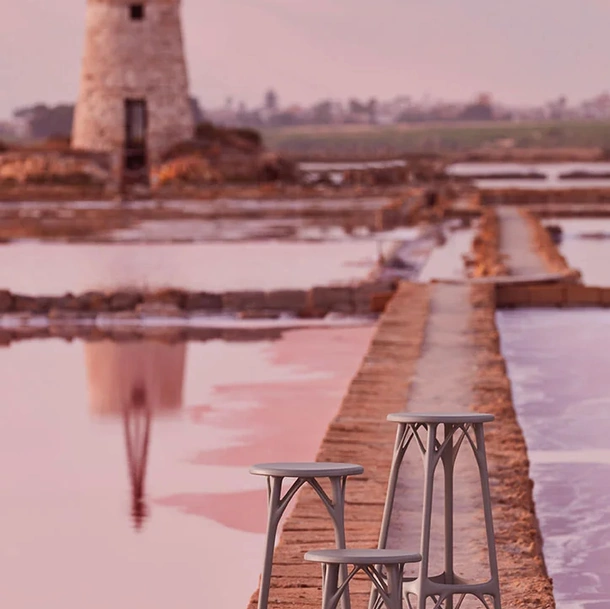 Sgabello AI Stool Light di Kartell