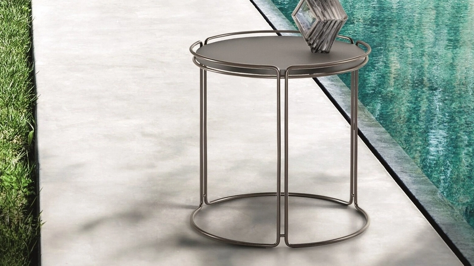 Tavolino Monolith in gres e metallo di Ditre Italia