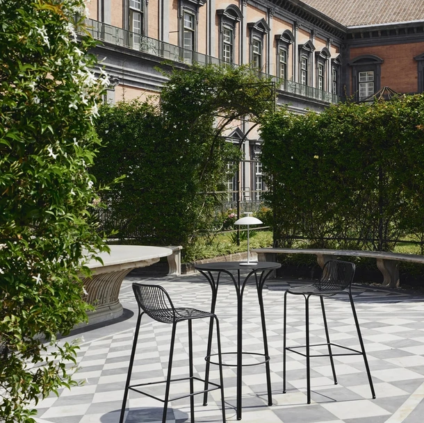 Sgabello e Tavolino in metallo Hiray di Kartell