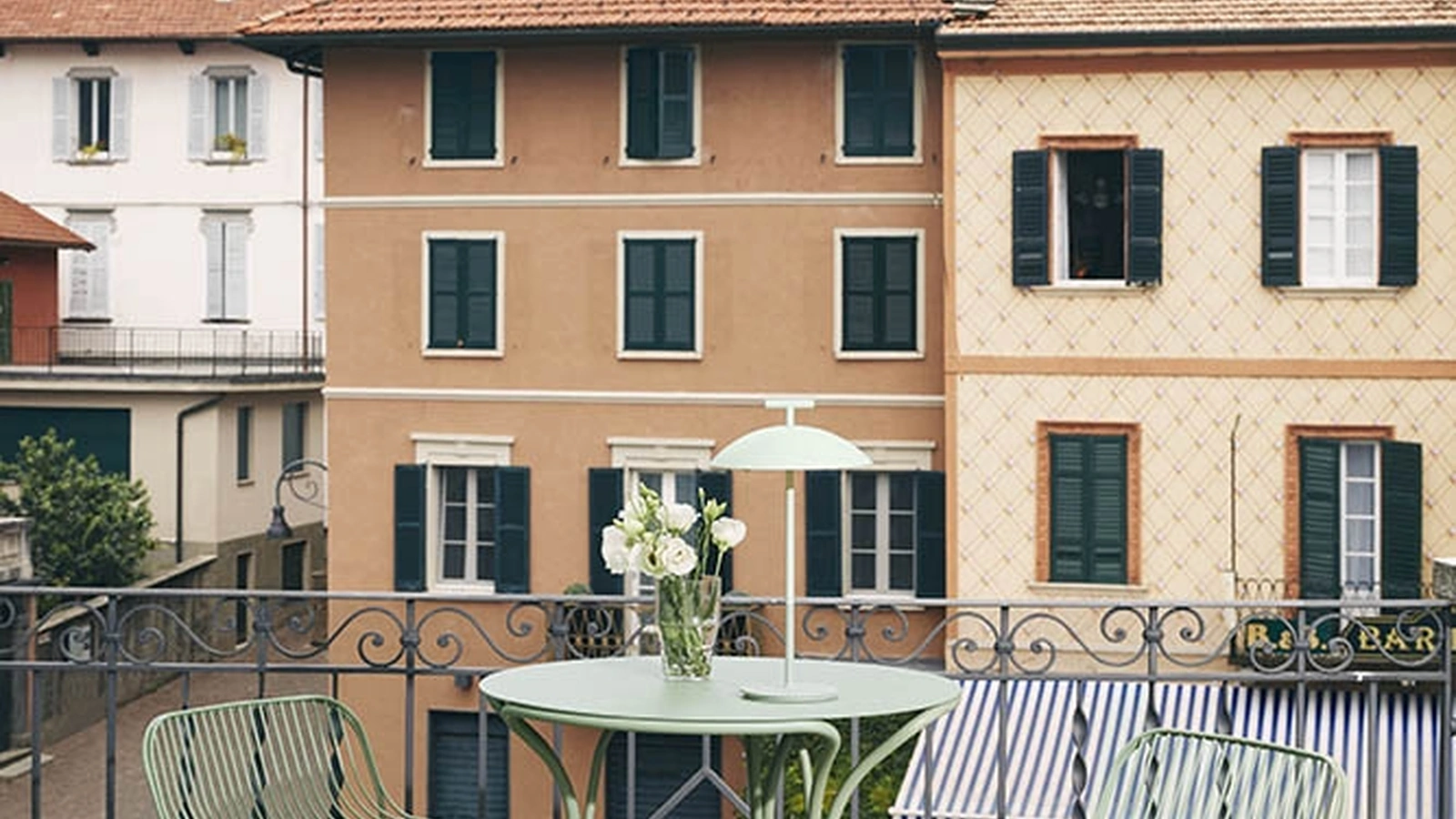 Sgabello e Tavolino Hiray di Kartell