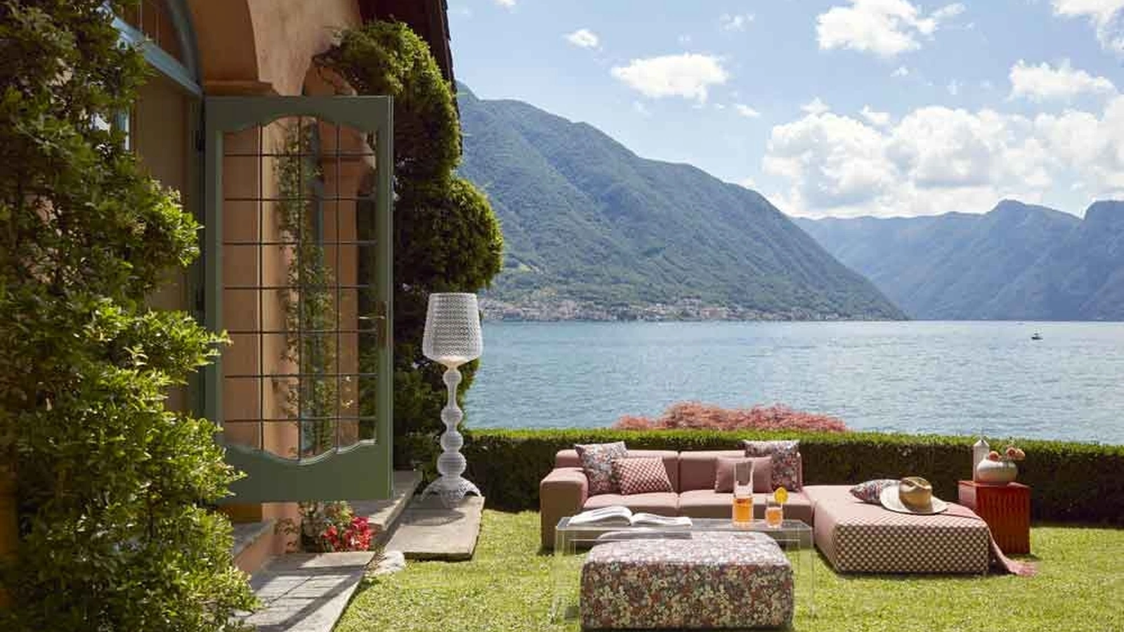 Divano e Pouf Pastics Outdoor di Kartell