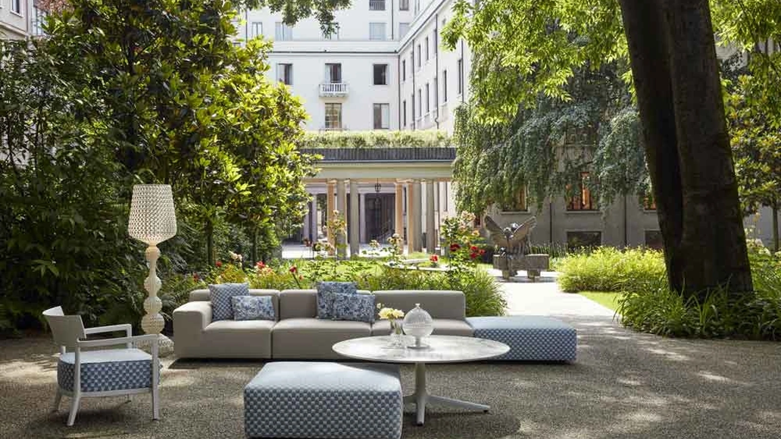 Divano e Pouf Pastics Outdoor di Kartell