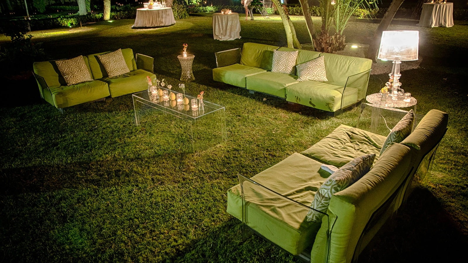 Arredo da esterno Pop Outdoor in finitura trasparente di Kartell