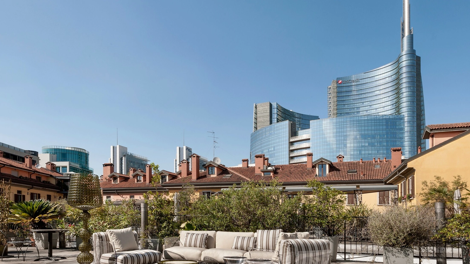 Arredo da esterno Pop Outdoor in finitura trasparente di Kartell